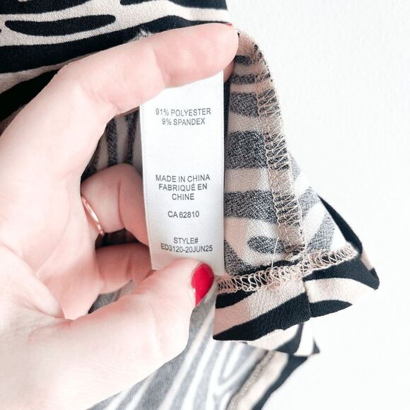 Ricki's Womens Blouse 3/4 Sleeve V-Neckline Animal Print 2XL - Picture 5 of 8